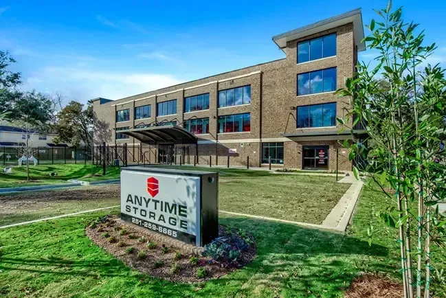 Anytime storage sign and storage facility