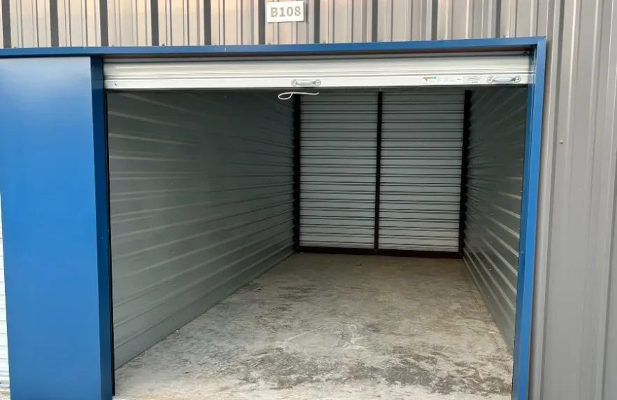 Metal storage unit with a rollup door